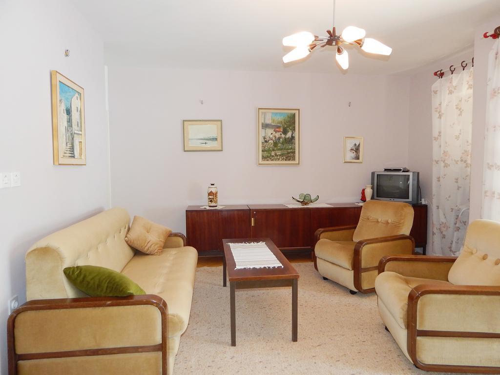אומיס Villa Maristika חדר תמונה